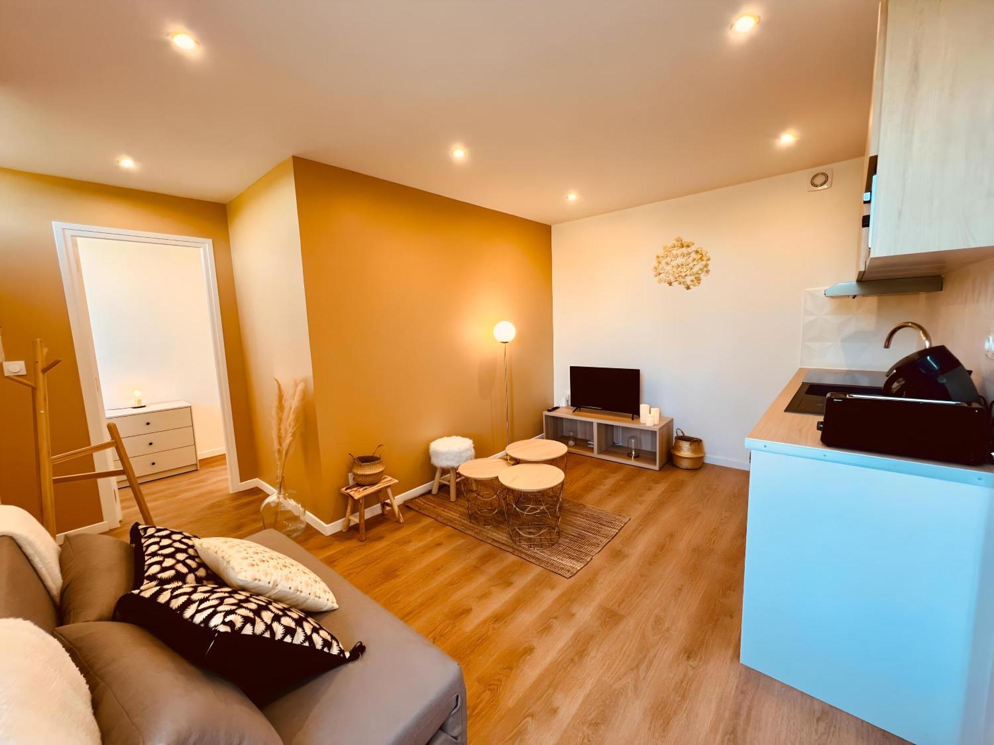 Le Golden Garden - Home Homy Монлюсон Екстер'єр фото